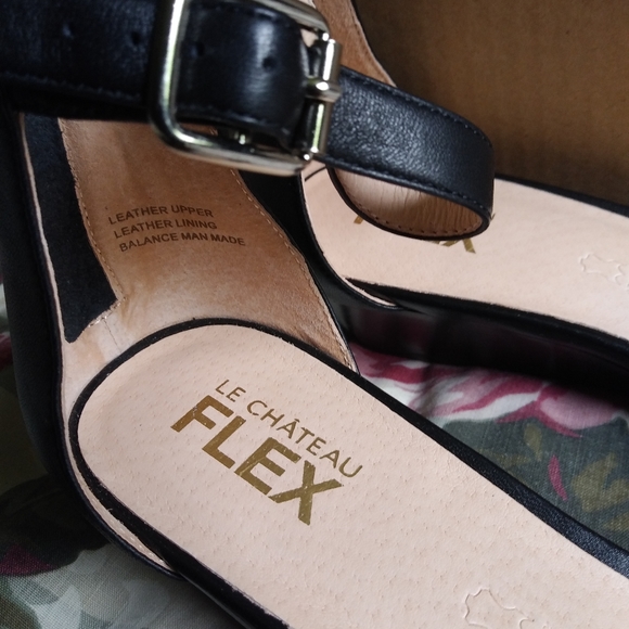 New with tags genuine leather le chateau wedges - Picture 6 of 7